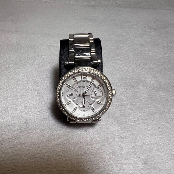 Michael Kors Mk5615 Ladies Silver Stainless Steel Watch with Crystals - Picture 15 of 16